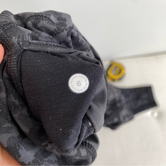 LULULEMON Wunder Under Full on luxtreme 28” size 6 camo deep coal multi - Picture 9 of 9